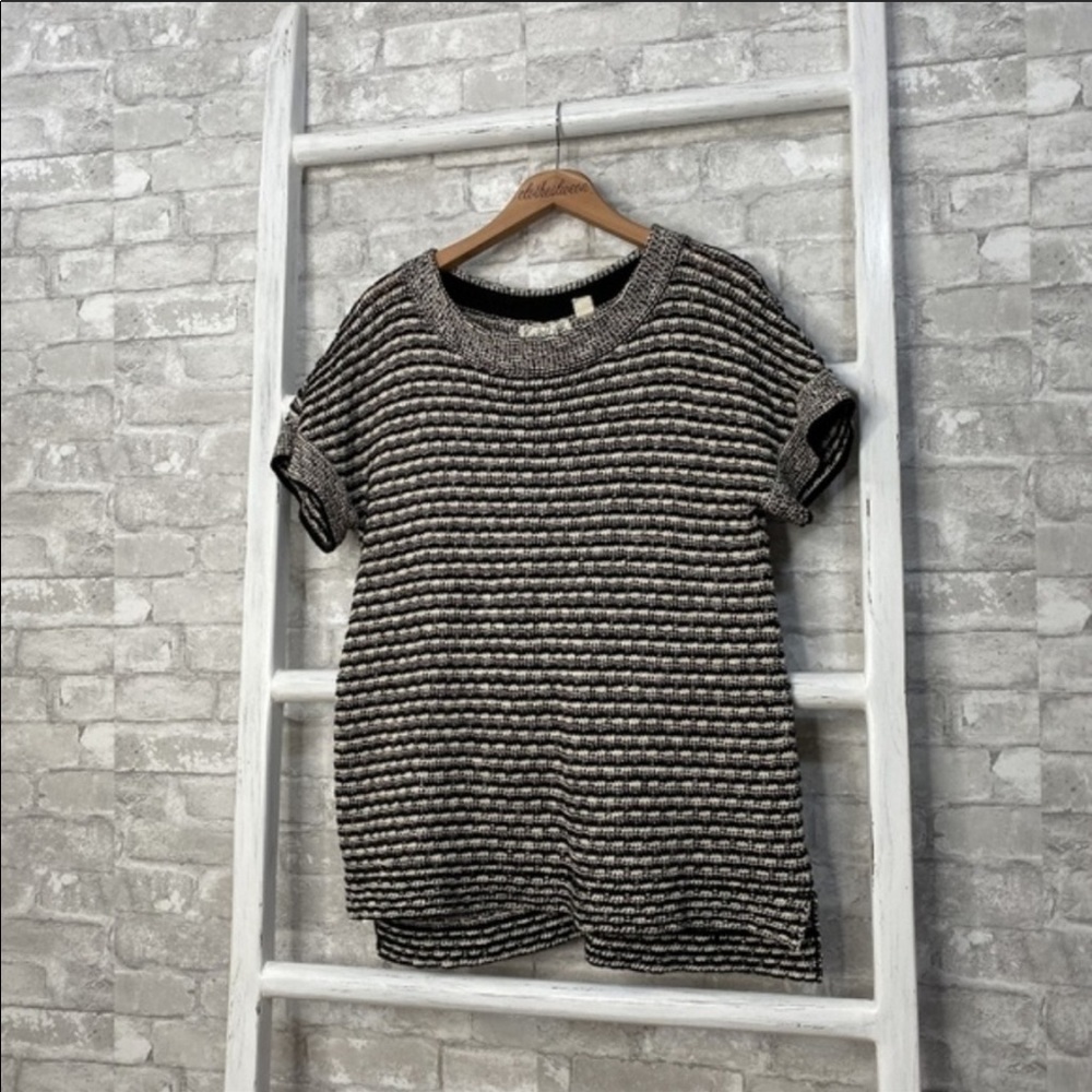 Field Flower Black and White Sweater, Size large.